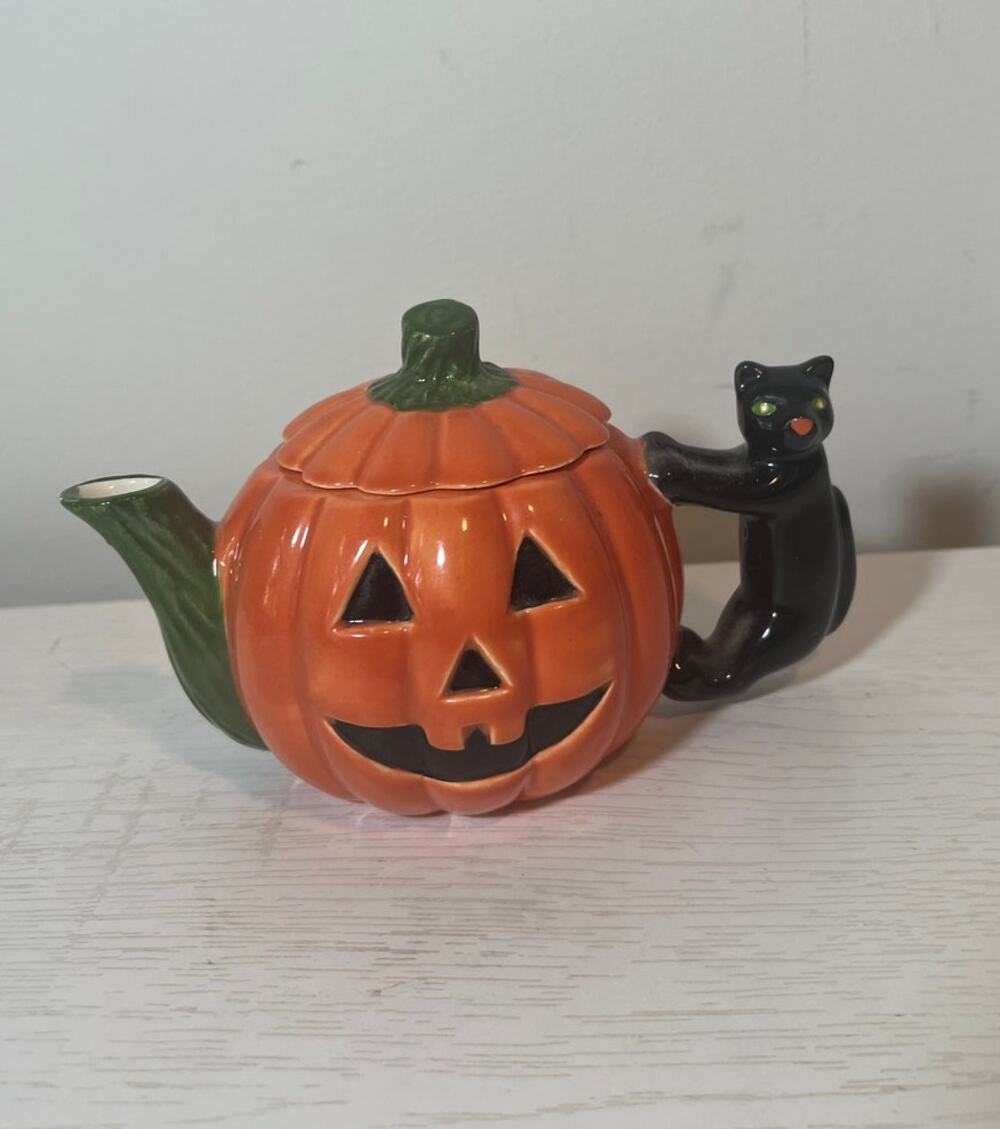 Cranbury Teapot of the Month October Halloween Pumpkin Black Cat